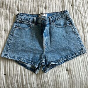 Abercrombie - The Mom Short